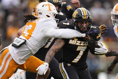 Cody Schrader sparks No. 16 Mizzou to 36-7 victory over No. 14 Tennessee